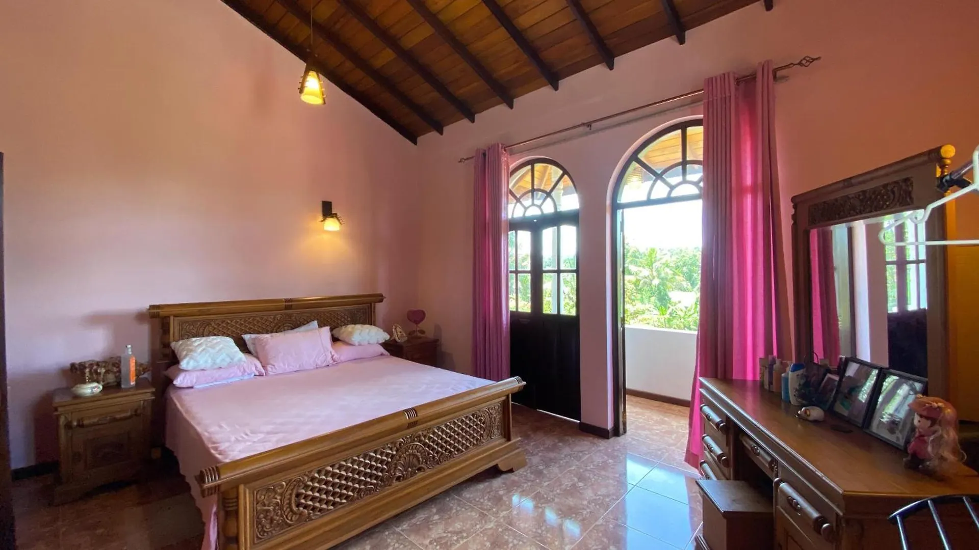 Rock House Villa Kandy Homestay