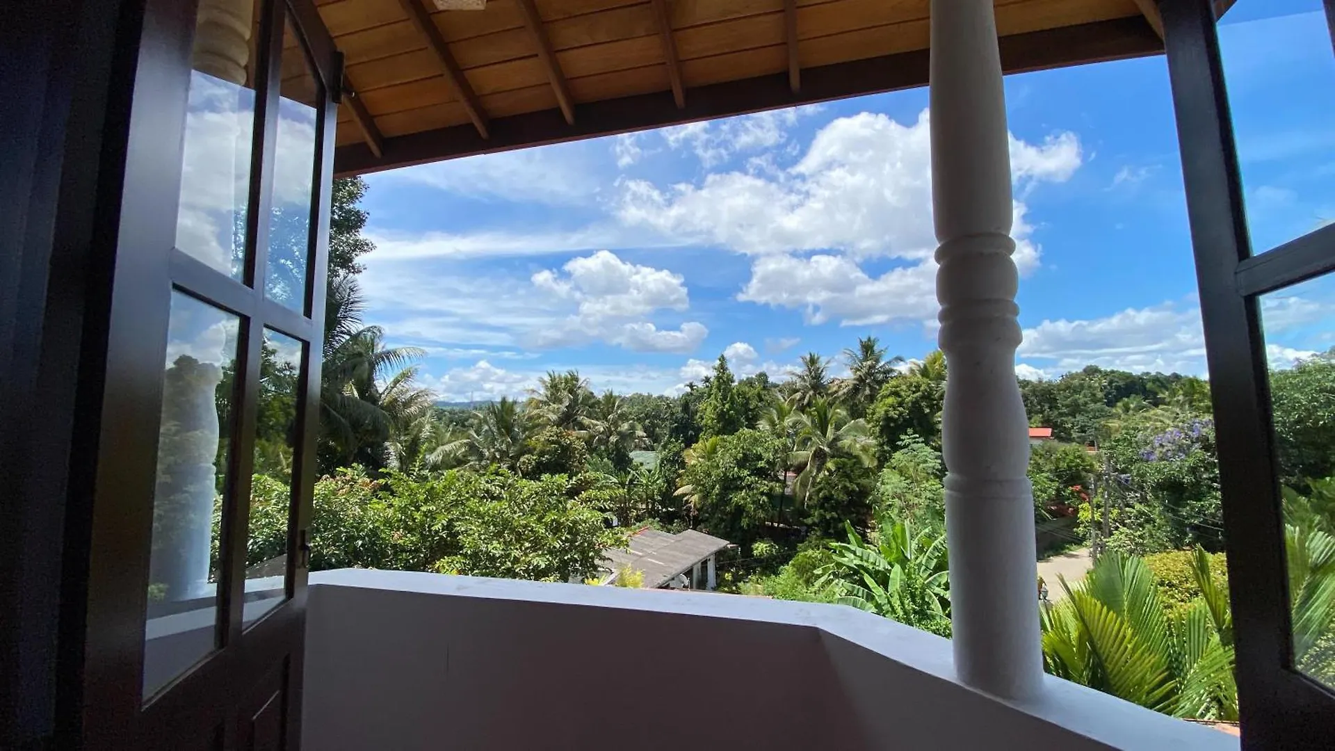 Rock House Villa Kandy Homestay